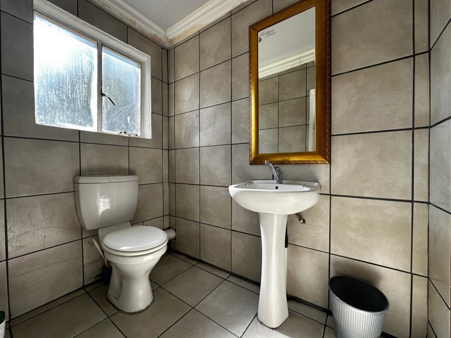 7 Bedroom Property for Sale in Brandwag Free State